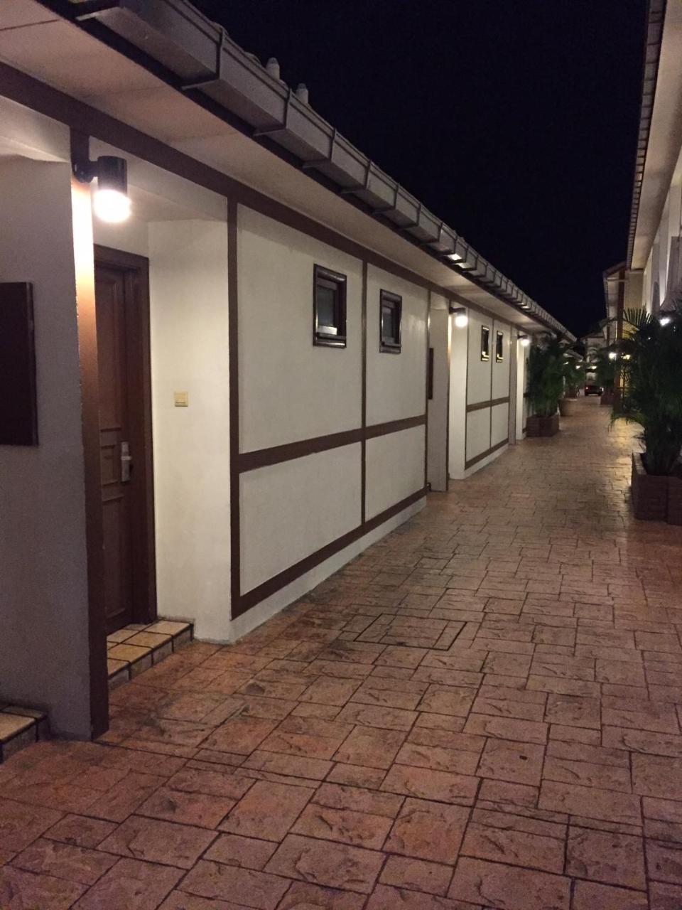 Private Water Chalet Port Dickson Exterior foto