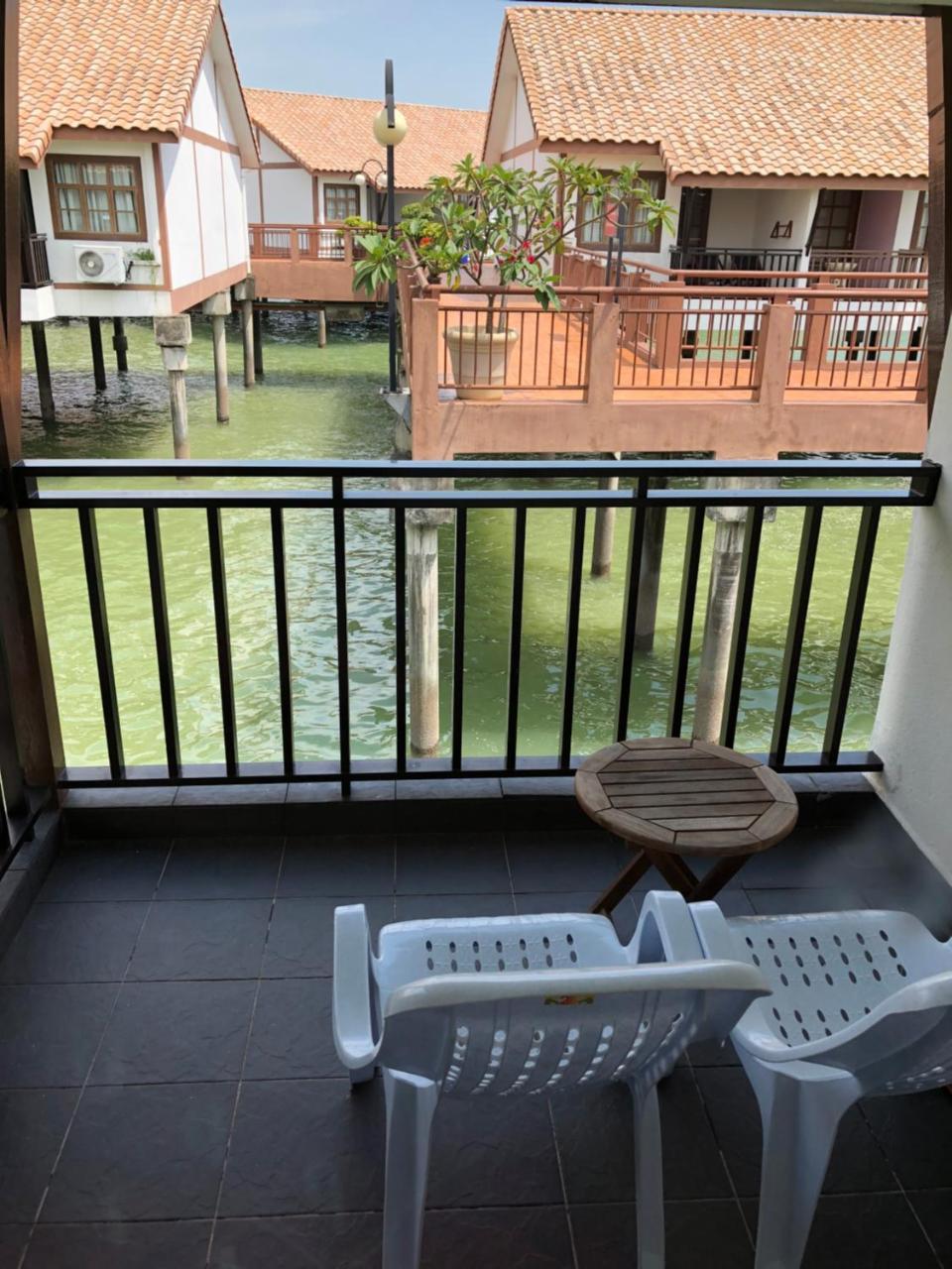 Private Water Chalet Port Dickson Exterior foto