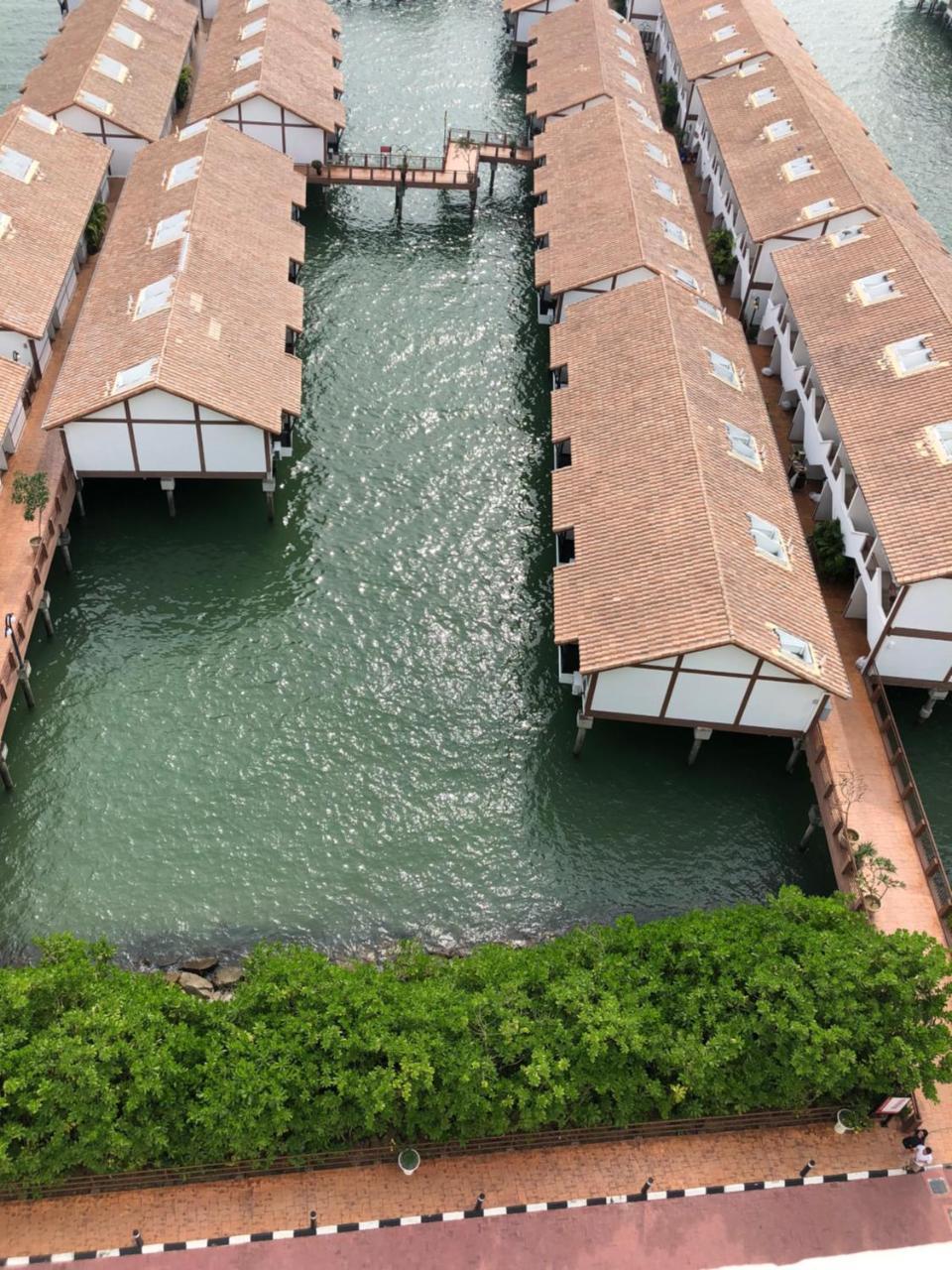 Private Water Chalet Port Dickson Exterior foto